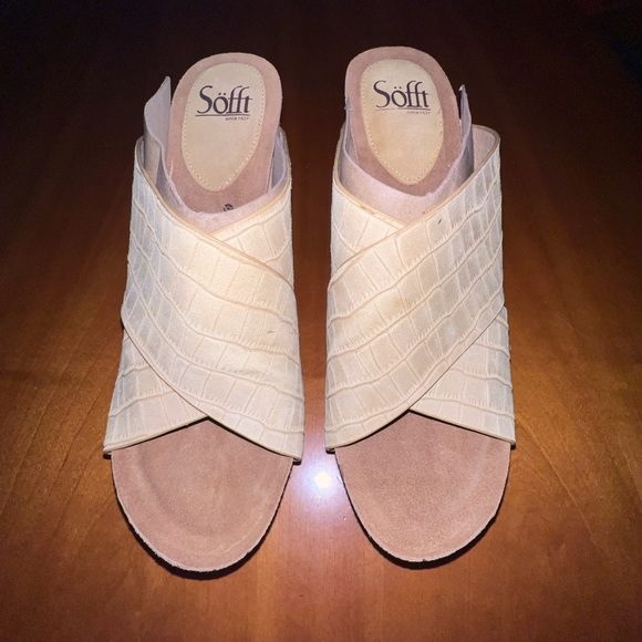 Women size 10 M brand is Sofft color is soleil yellow style Ciera - Picture 1 of 5